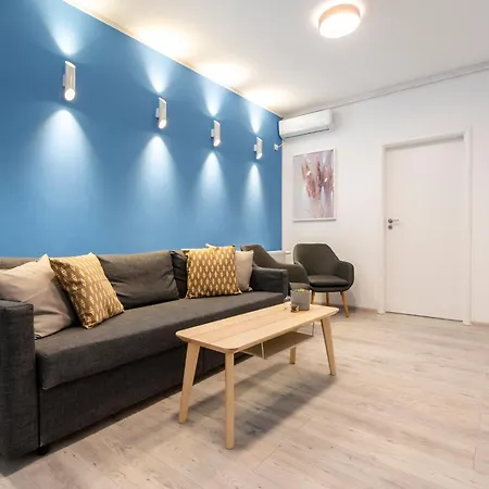 Blue 2bdr In Magheru 부쿠레슈티