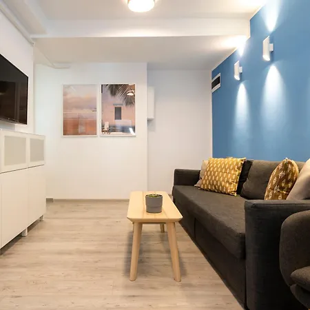 Blue 2bdr In Magheru 아파트
